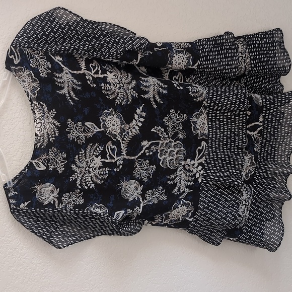 CAbi Floral Flutter Top - Picture 3 of 4